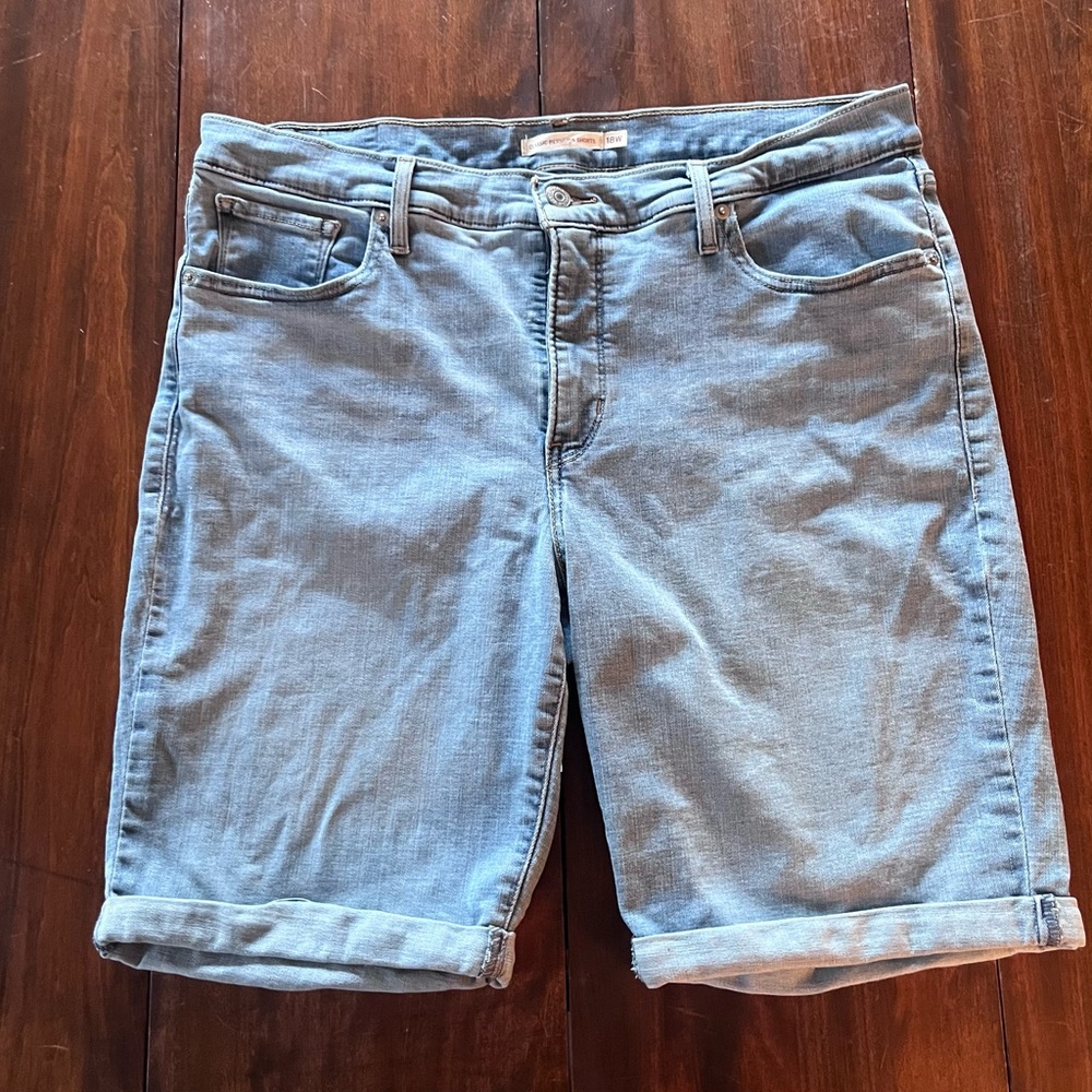 Levi’s Classic Bermuda Cuffed Denim Short Women’s 18W
